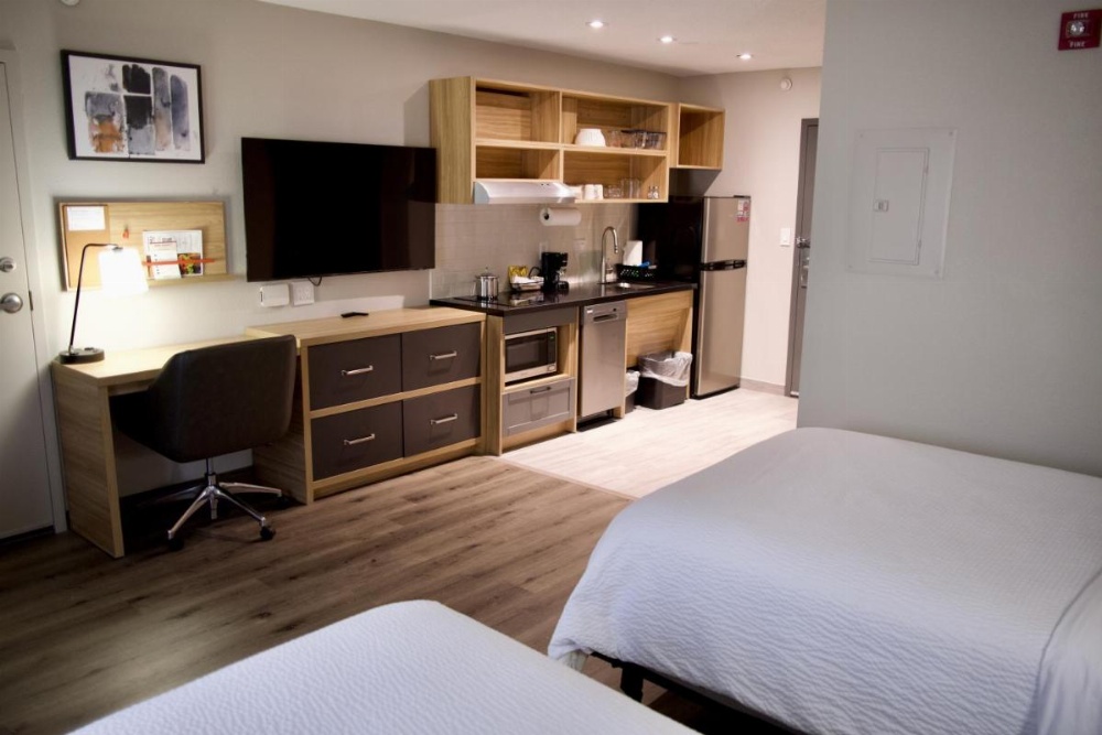 Studio Suite with Two Beds and Hearing Accessible Roll In Shower - Non-Smoking